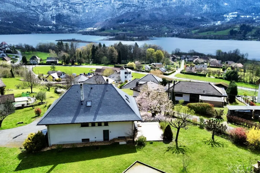 Belle Villa Sur Les Coteaux Du Lac D'aiguebelette!