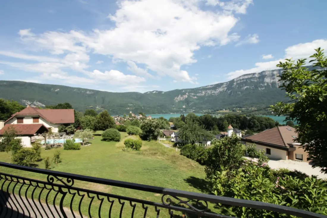 Belle Villa Sur Les Coteaux Du Lac D'aiguebelette!