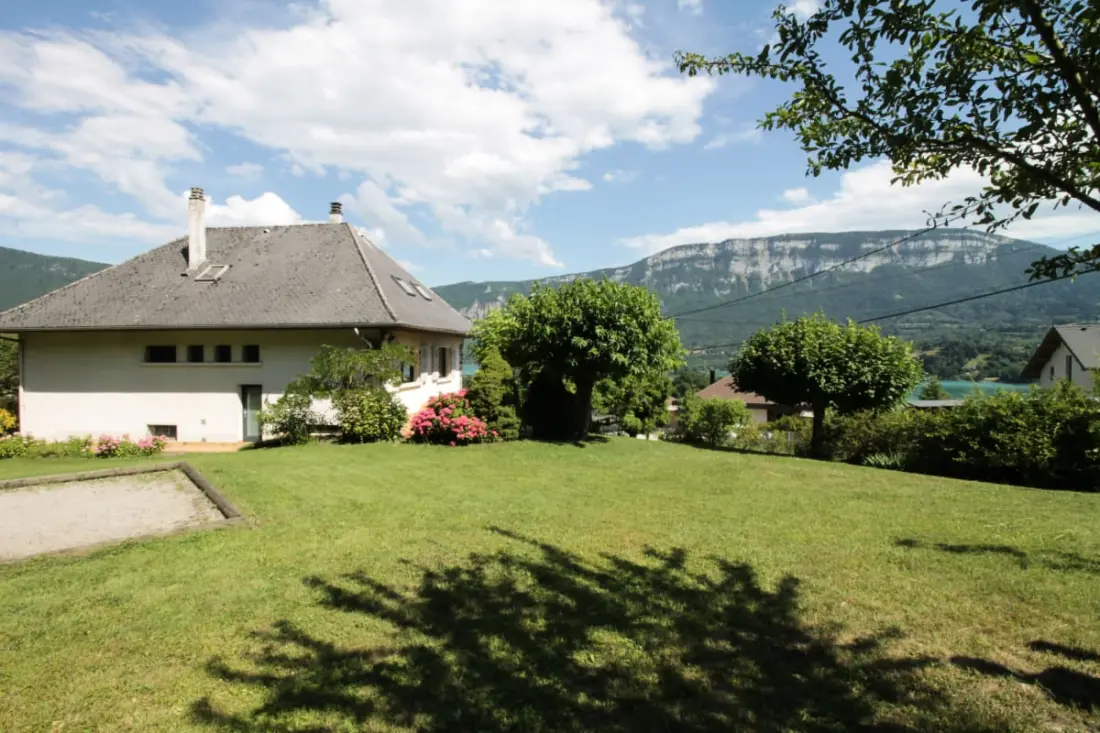 Belle Villa Sur Les Coteaux Du Lac D'aiguebelette!