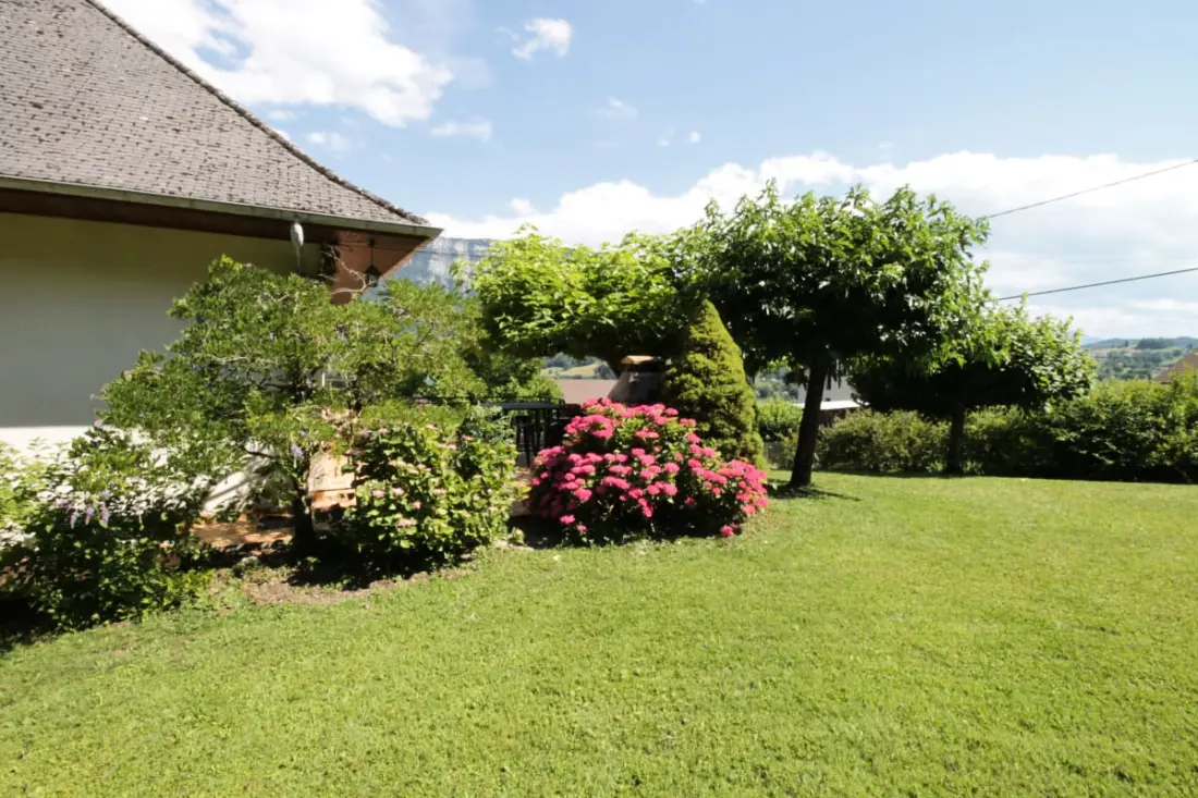 Belle Villa Sur Les Coteaux Du Lac D'aiguebelette!