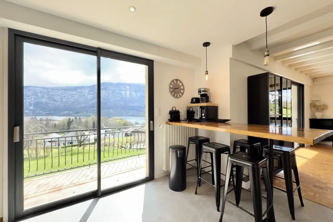 Belle Villa Sur Les Coteaux Du Lac D'aiguebelette!