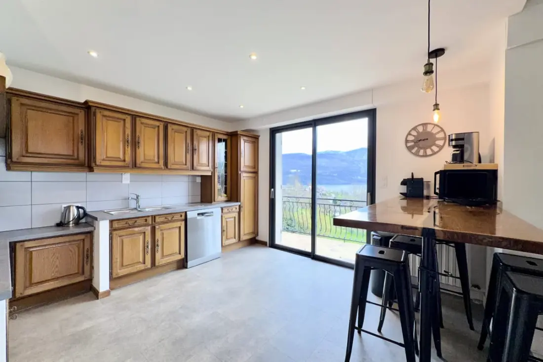 Belle Villa Sur Les Coteaux Du Lac D'aiguebelette!