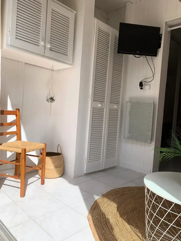 Studio Très Clair Avec Petite Terrasse