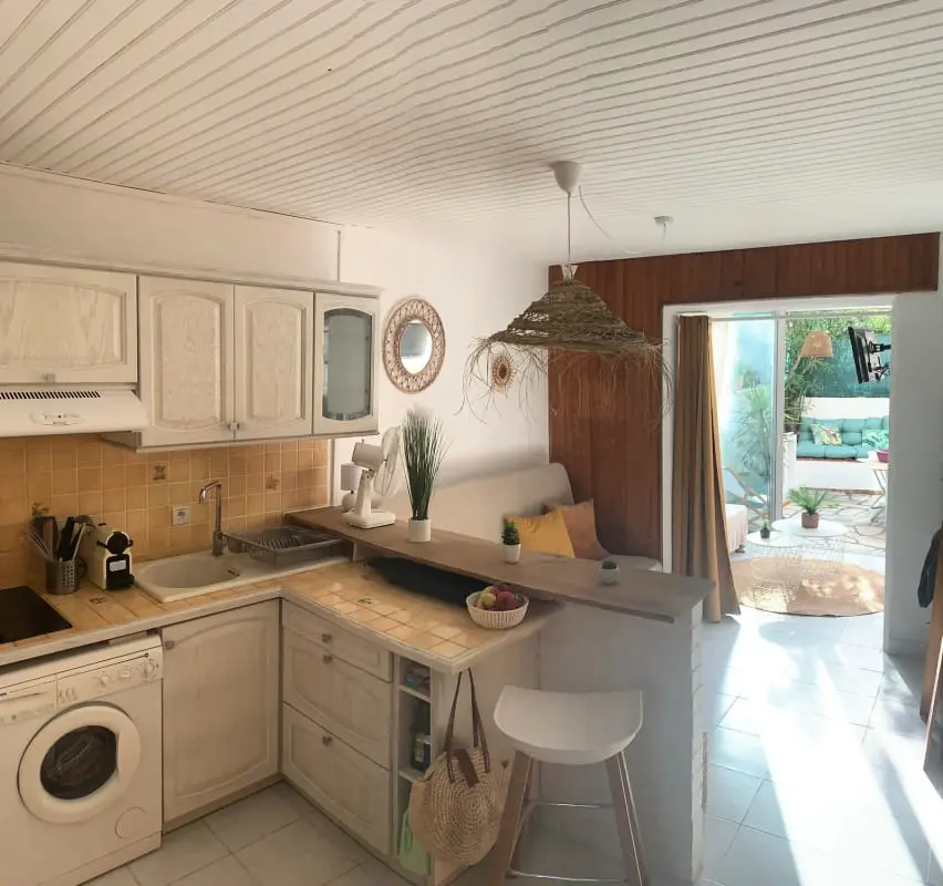 Studio Très Clair Avec Petite Terrasse