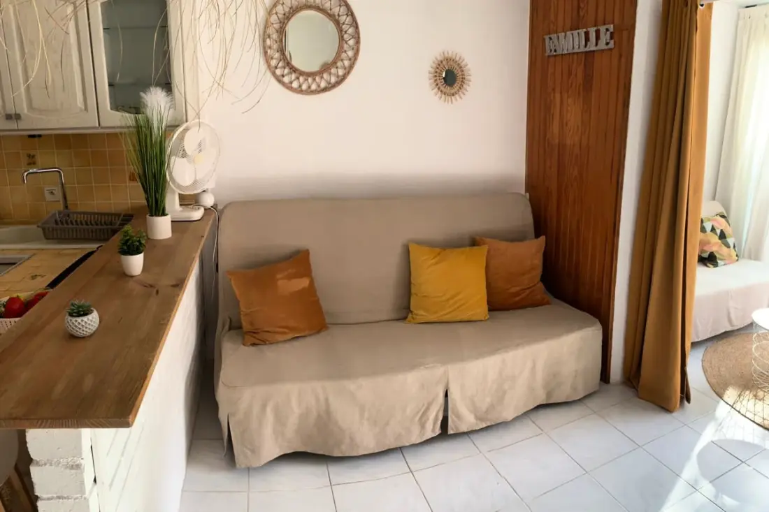 Studio Très Clair Avec Petite Terrasse