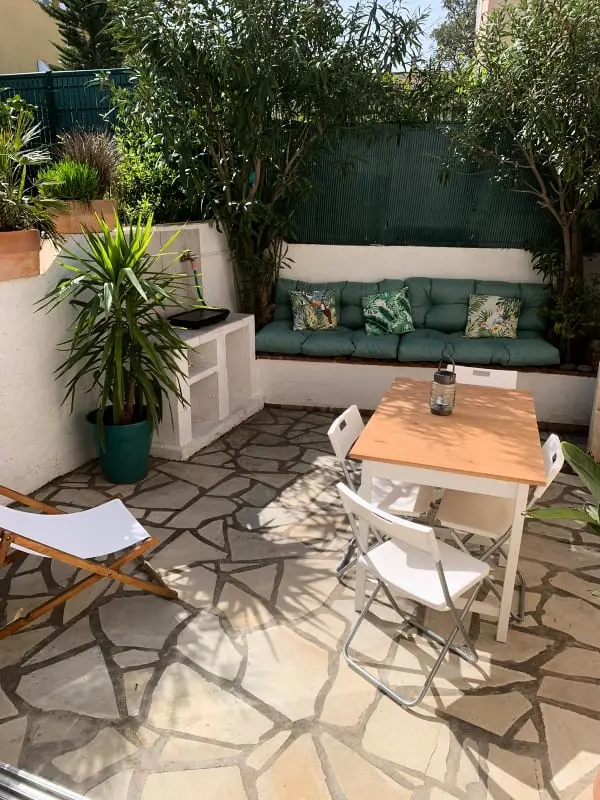 Studio Très Clair Avec Petite Terrasse