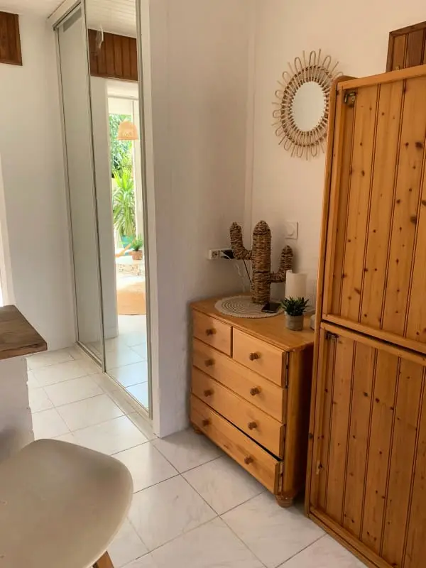 Studio Très Clair Avec Petite Terrasse