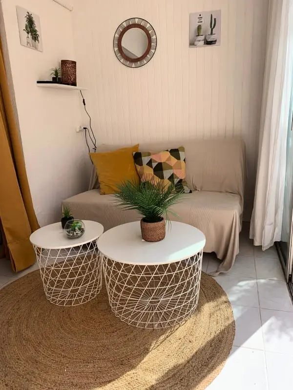 Studio Très Clair Avec Petite Terrasse