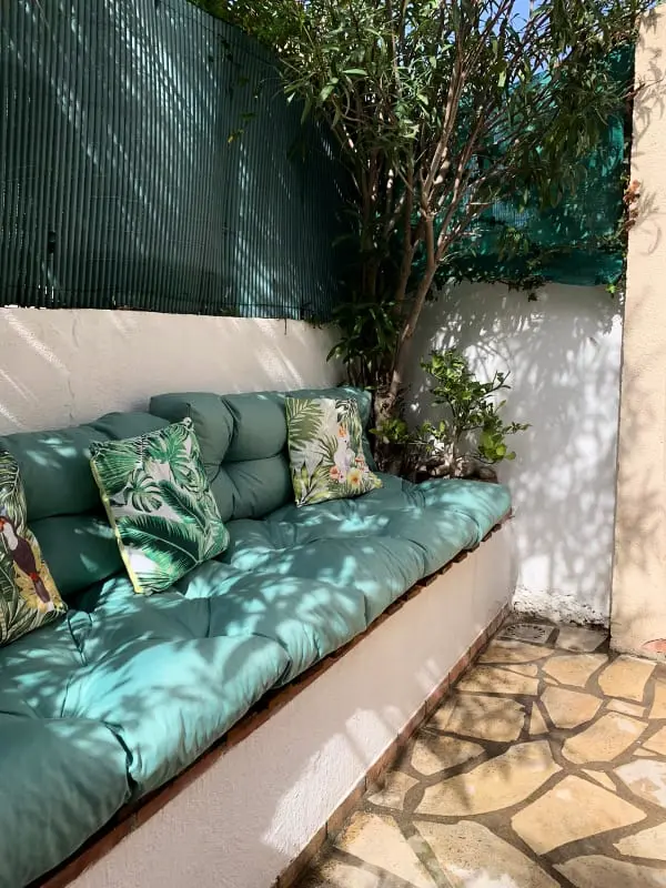 Studio Très Clair Avec Petite Terrasse