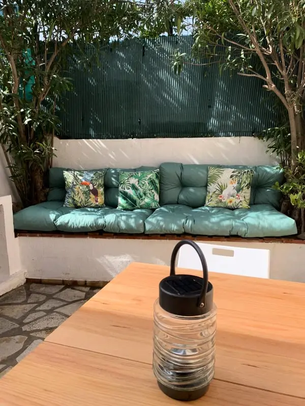 Studio Très Clair Avec Petite Terrasse