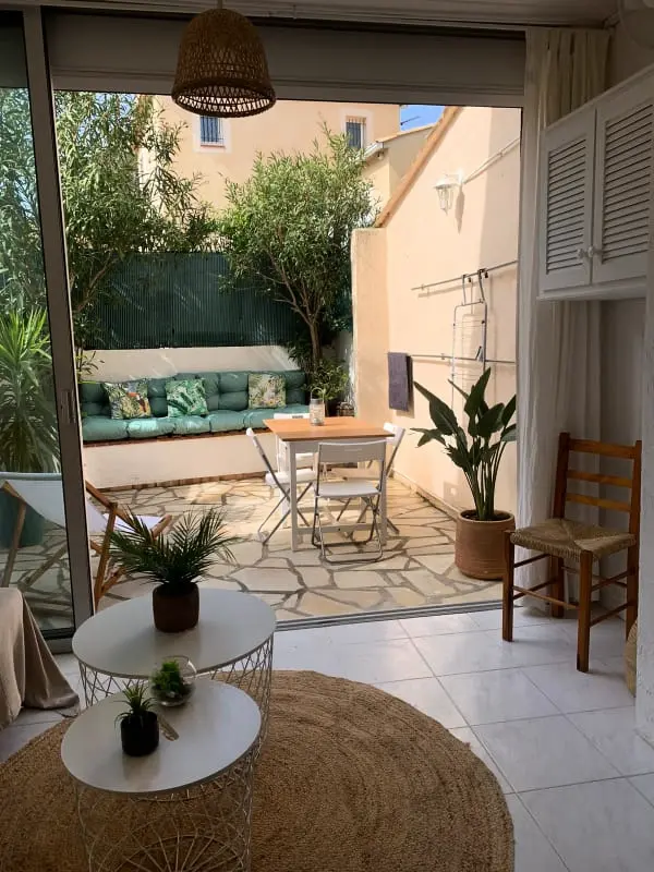 Studio Très Clair Avec Petite Terrasse