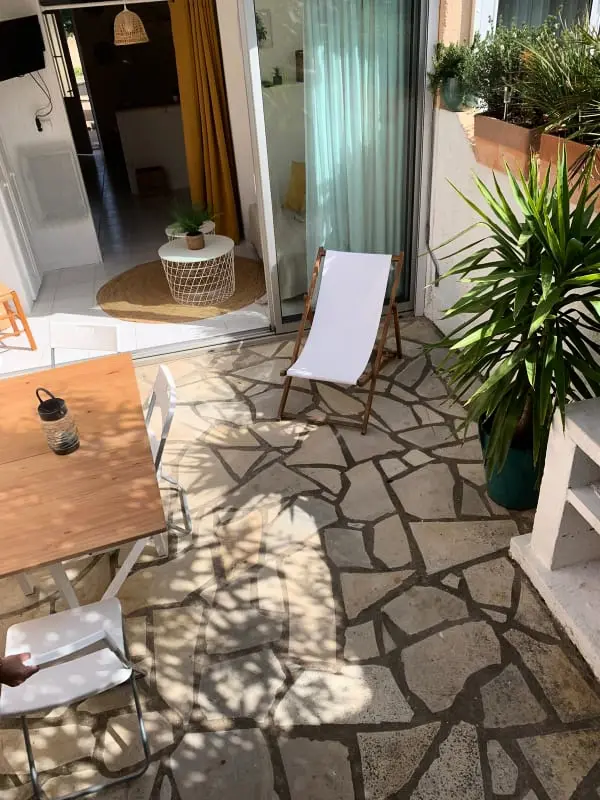 Studio Très Clair Avec Petite Terrasse