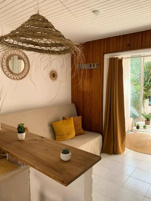 Studio Très Clair Avec Petite Terrasse