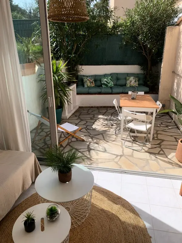Studio Très Clair Avec Petite Terrasse