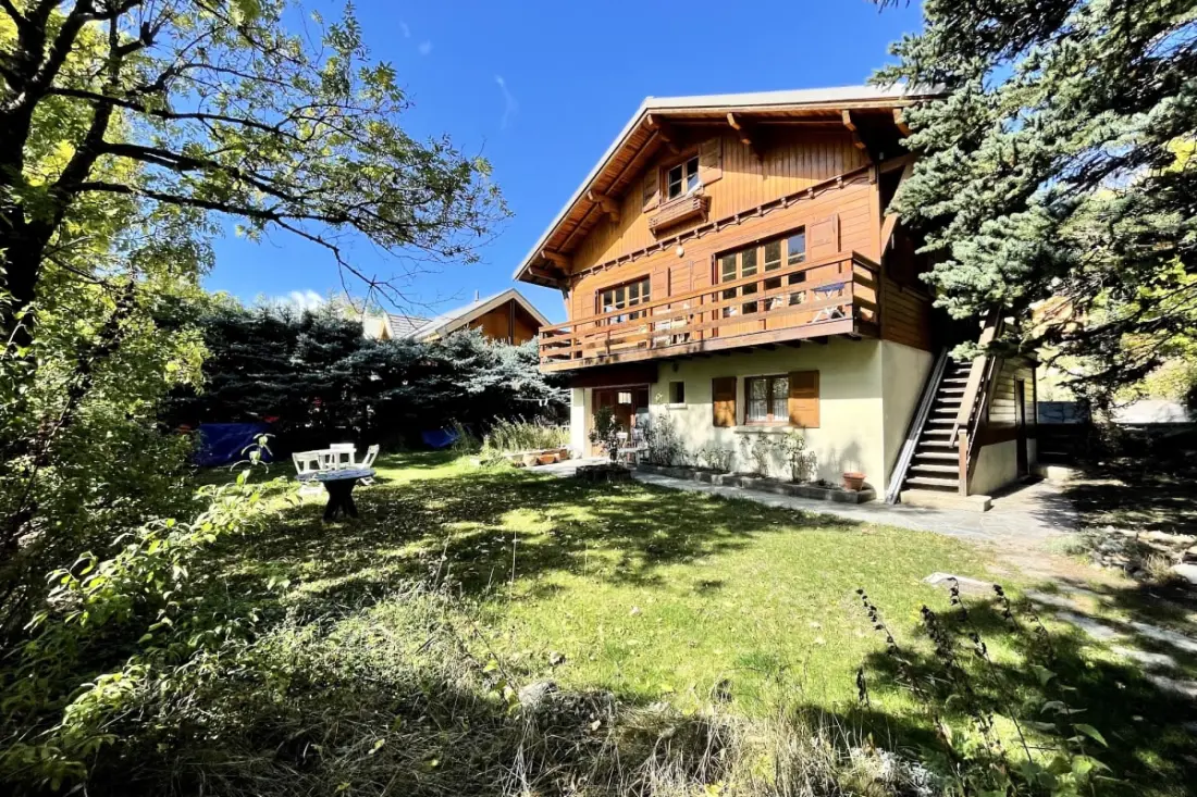 Chalet Familial Avec Jardin à Saint Chaffrey