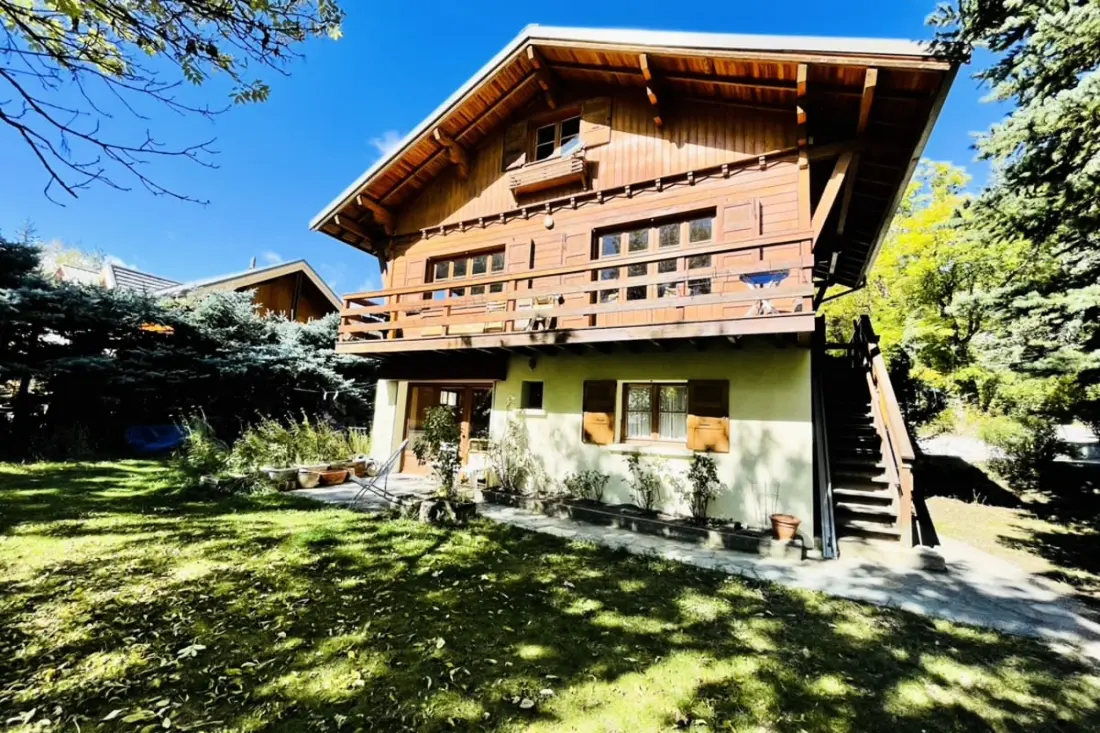 Chalet Familial Avec Jardin à Saint Chaffrey
