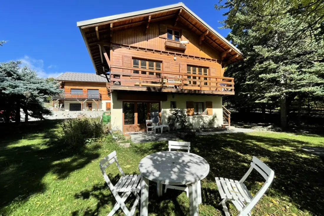 Chalet Familial Avec Jardin à Saint Chaffrey