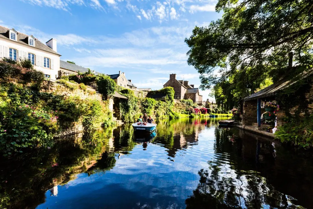 Gîte de France De rulinen - côté verger 4 épis