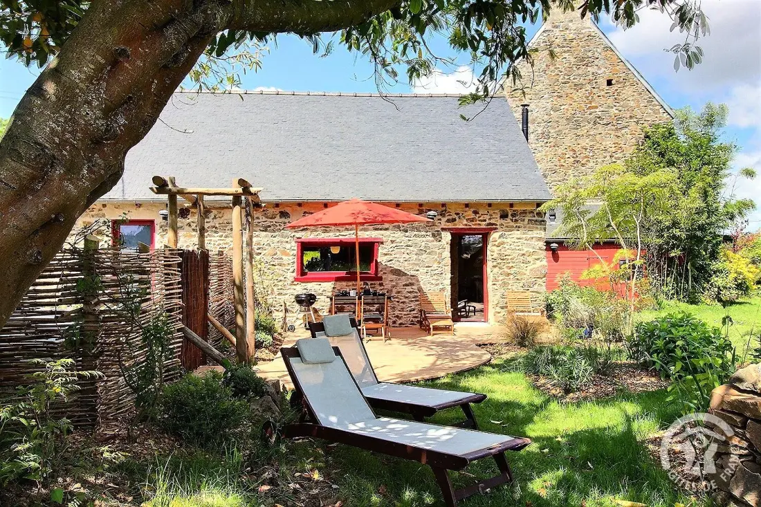 Gîte de France De rulinen - côté verger 4 épis