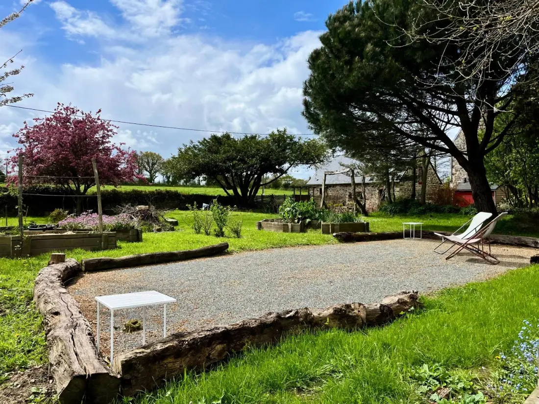 Gîte de France De rulinen - côté verger 4 épis