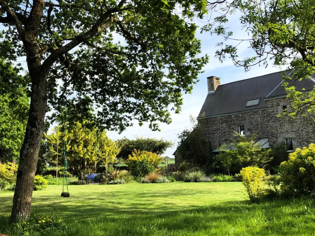 Gîte de France De rulinen - côté verger 4 épis