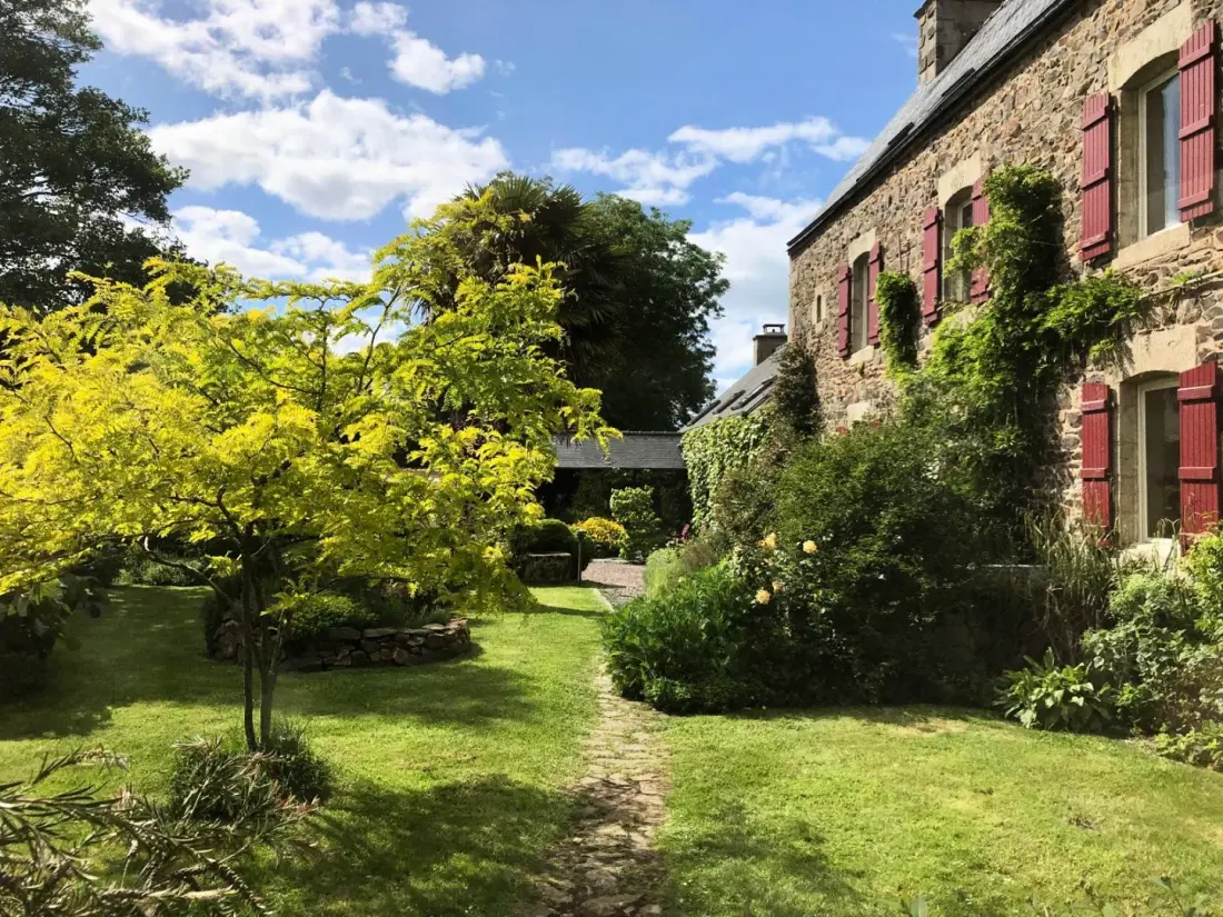 Gîte de France De rulinen - côté verger 4 épis