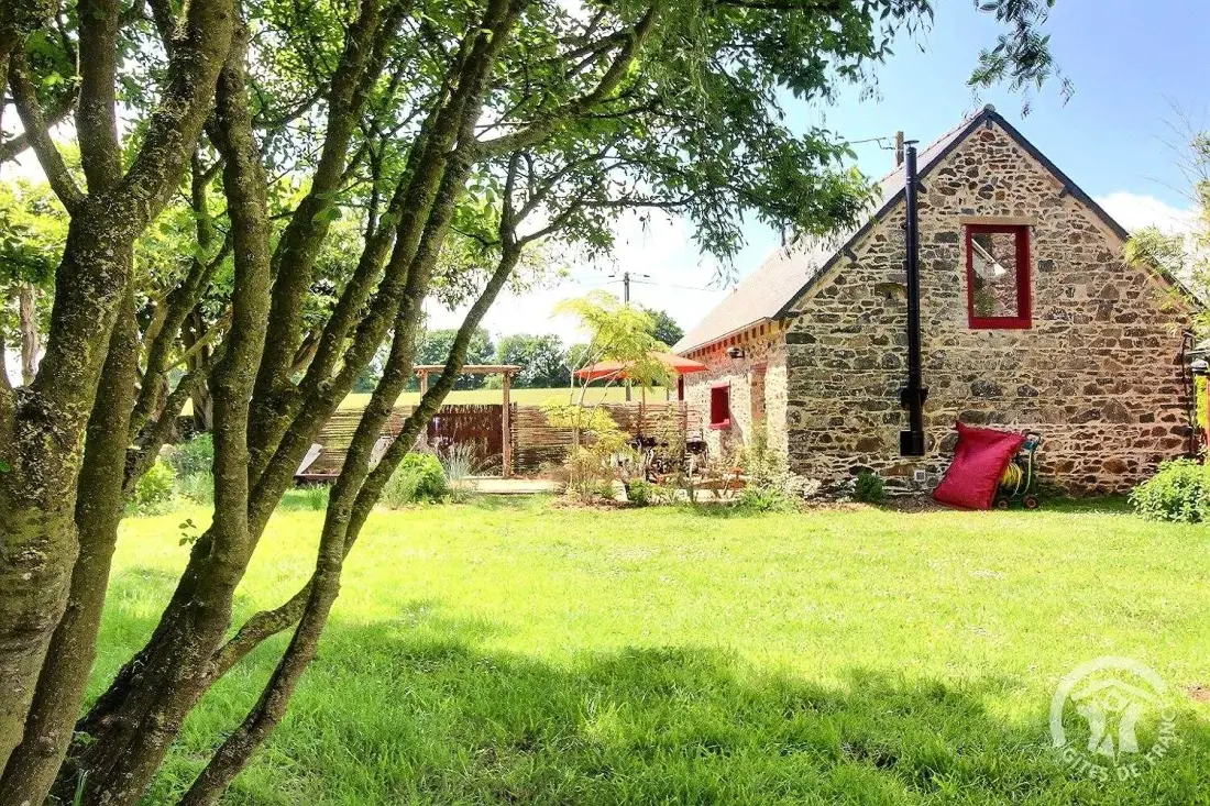 Gîte de France De rulinen - côté verger 4 épis