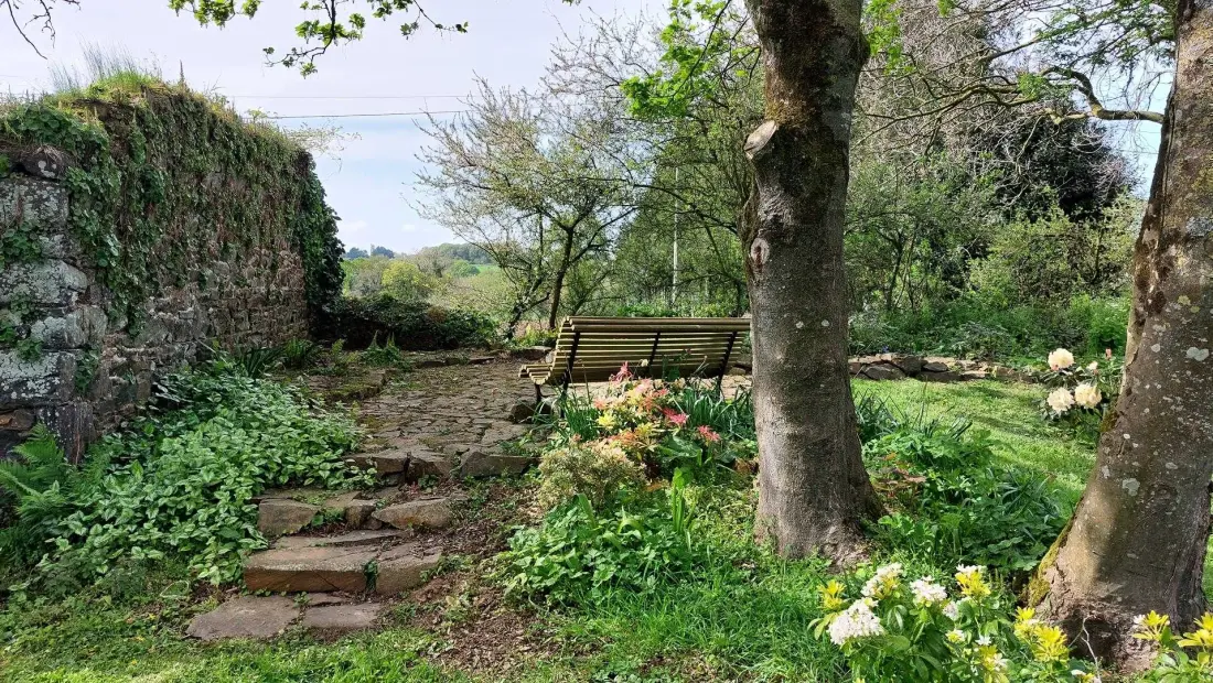 Gîte de France De rulinen - côté verger 4 épis