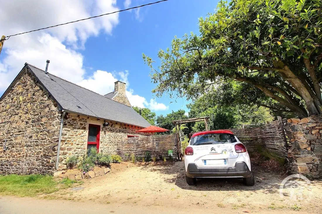 Gîte de France De rulinen - côté verger 4 épis