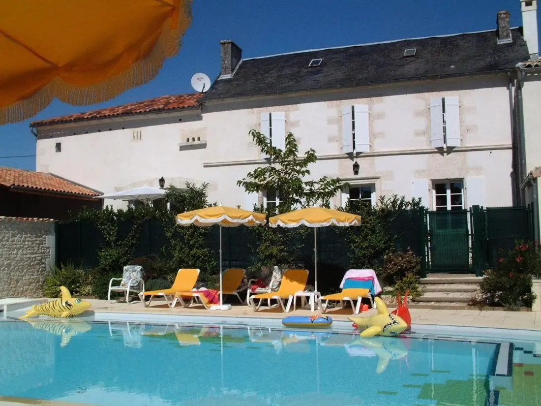 Maison de Vacances Saint-Cybardeaux 3