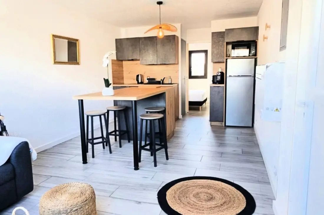 Charmant Appt 30 M² Vue Marina Refait à Neuf 2025