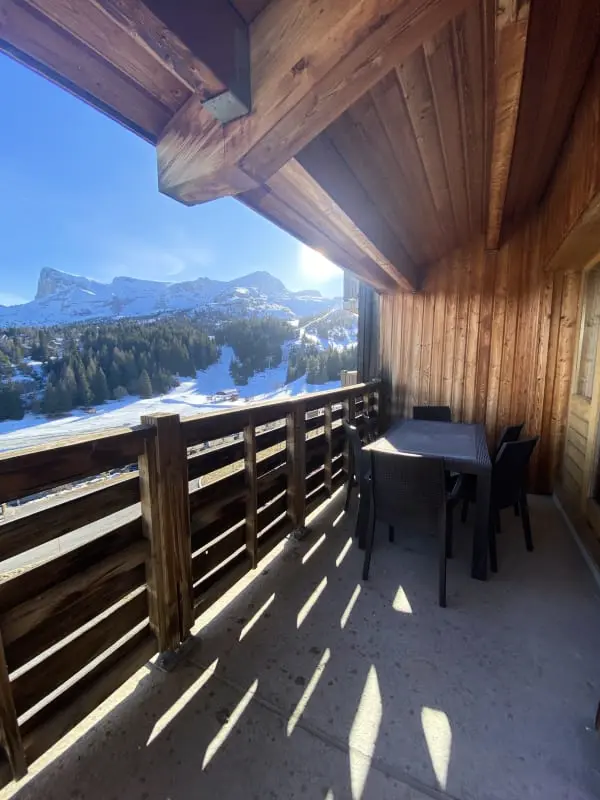Appartement Avec Balcon Offrant Une Superbe Vue