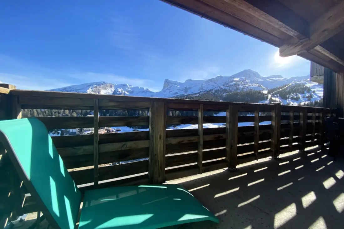 Appartement Avec Balcon Offrant Une Superbe Vue