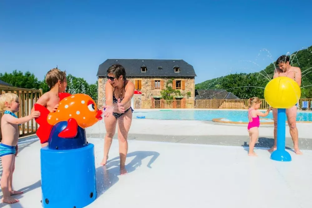 Ushuaïa Villages - Camping  Les Rives d'Olt et Aubrac 4 étoiles★★★★