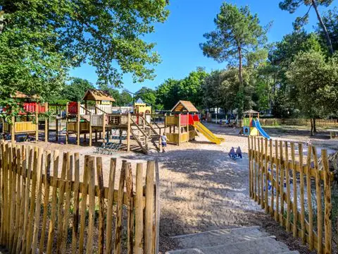 Flower Camping Au Bois Des Biches 4 étoiles★★★★