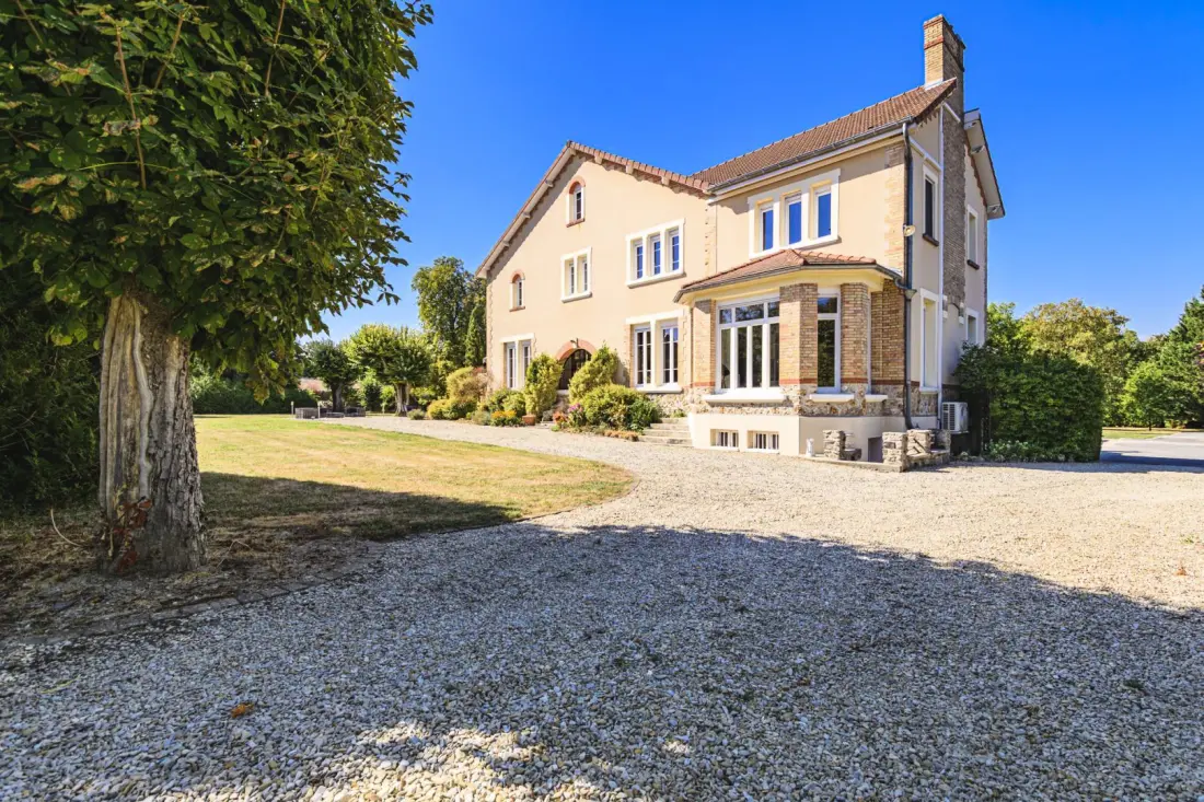 Gîte de France L'artbanne maison gaia 5 épis