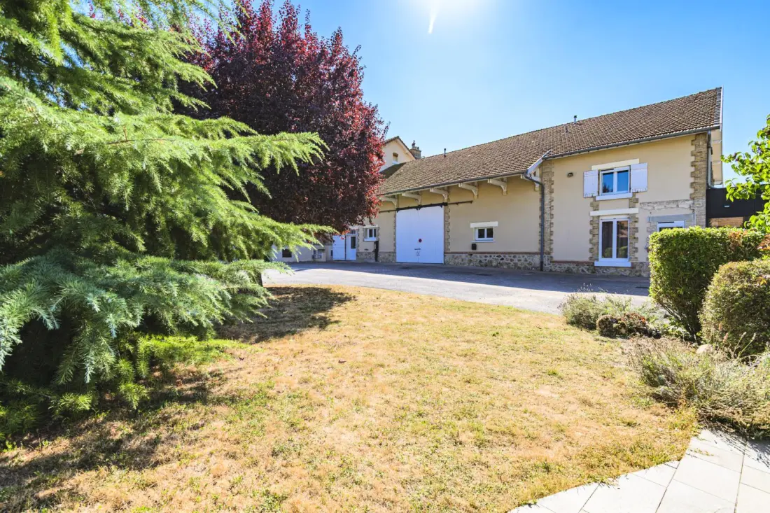 Gîte de France L'artbanne maison gaia 5 épis
