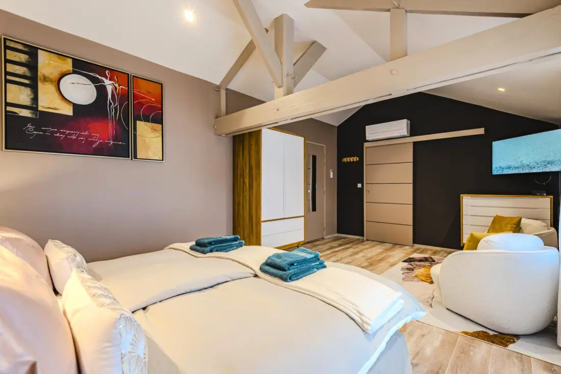 Gîte de France L'artbanne maison hestia 5 épis