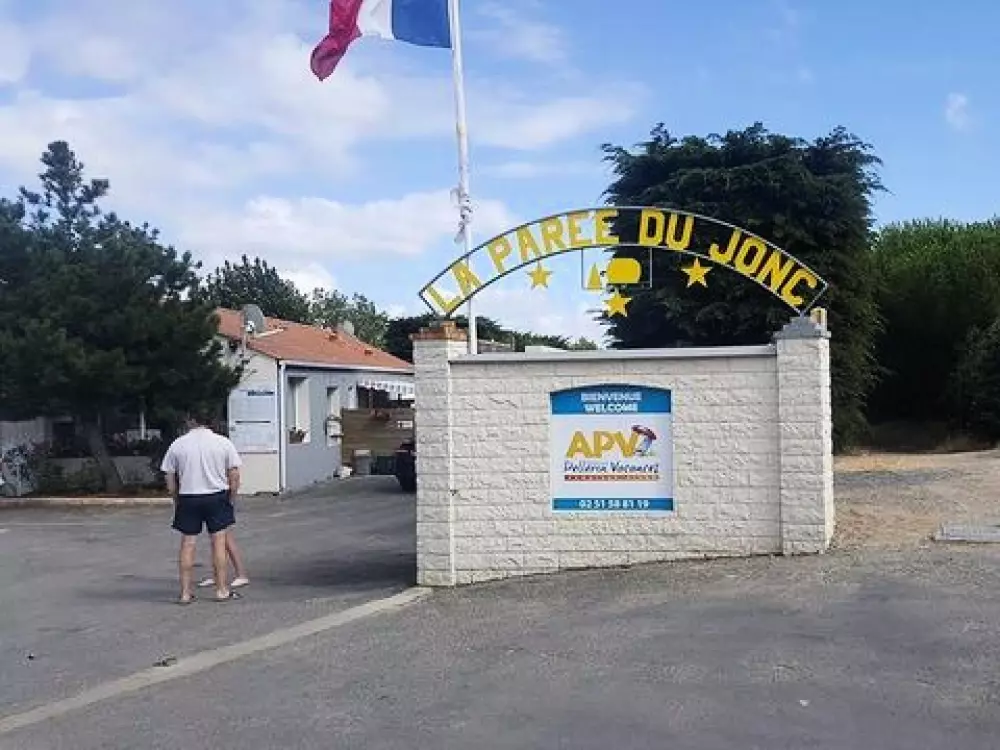Camping La Parée Du Jonc  3 étoiles★★★