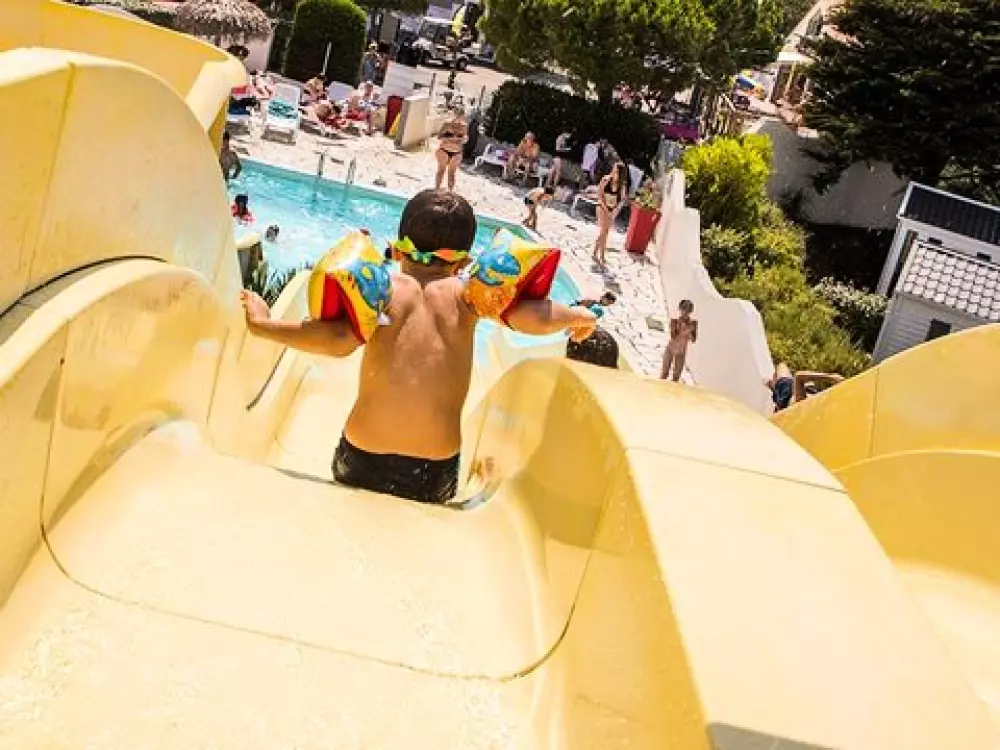 Camping La Parée Du Jonc  3 étoiles★★★