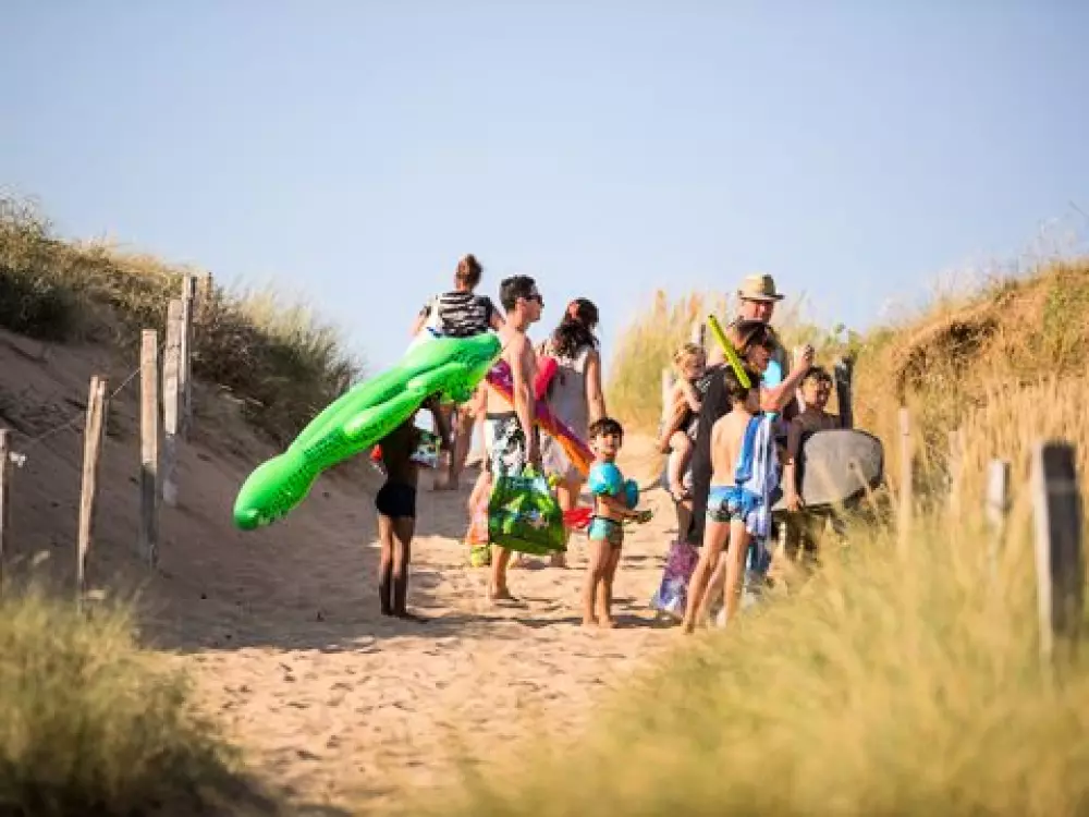 Camping La Parée Du Jonc  3 étoiles★★★