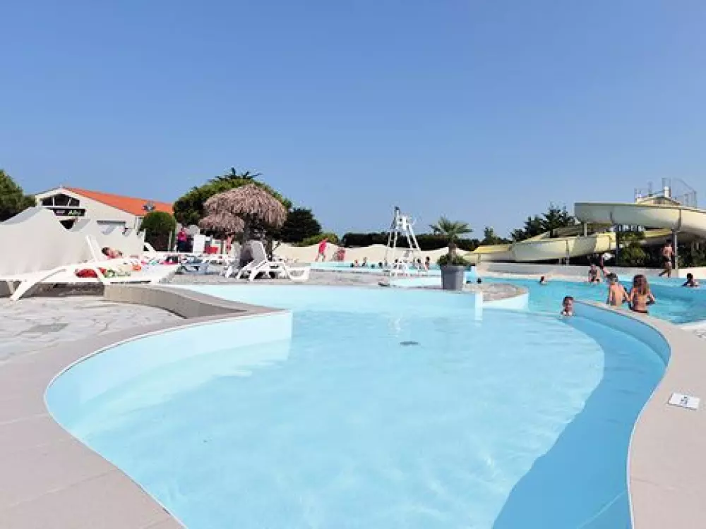 Camping La Parée Du Jonc  3 étoiles★★★