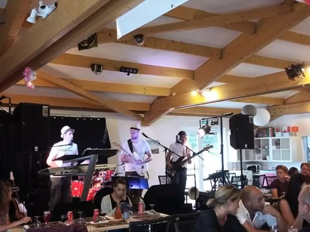 Camping La Parée Du Jonc  3 étoiles★★★