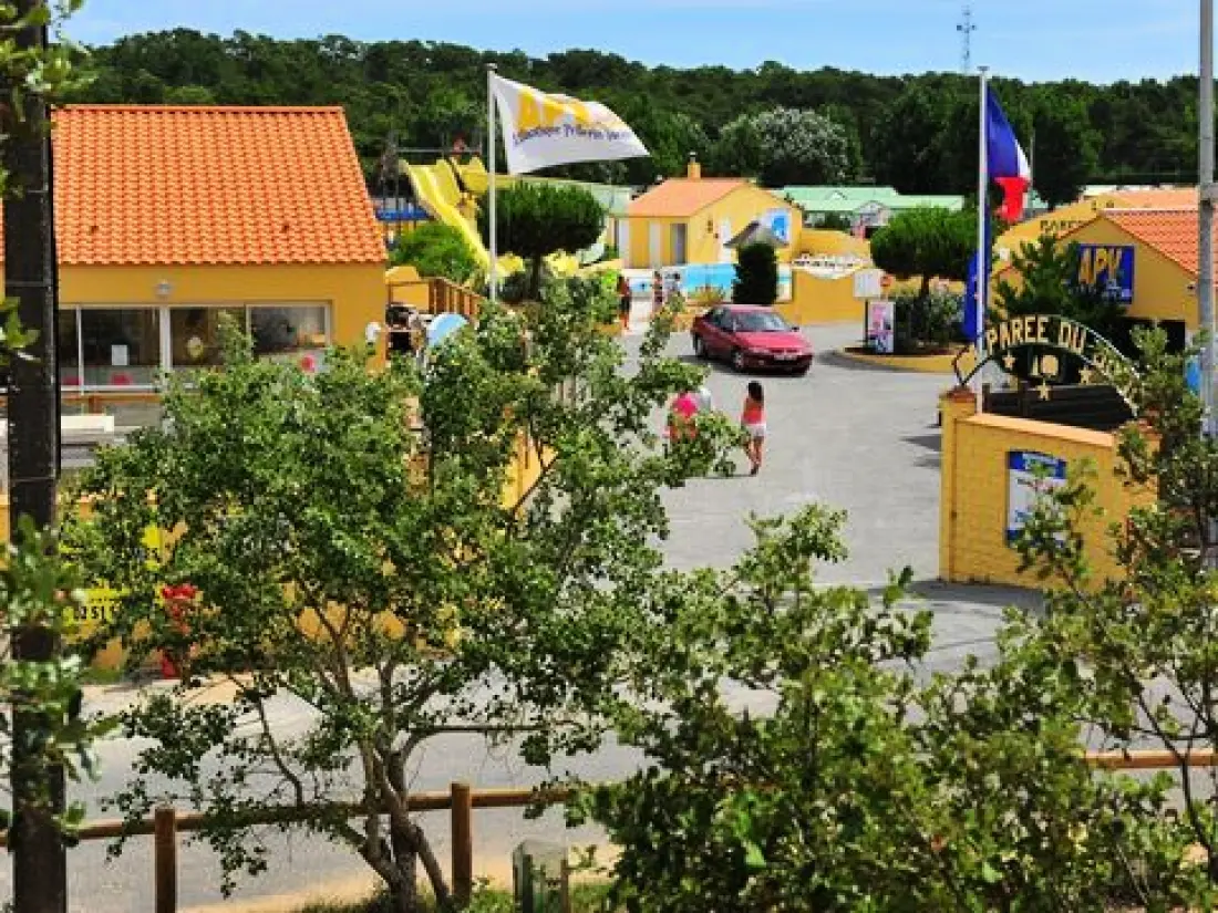 Camping La Parée Du Jonc  3 étoiles★★★