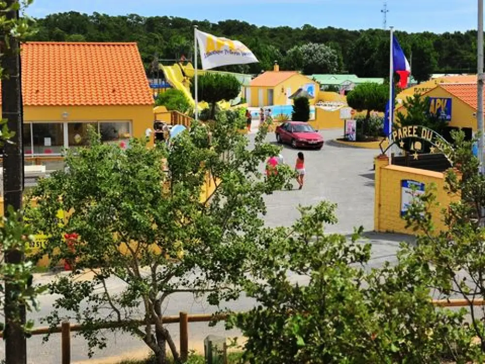 Camping La Parée Du Jonc  3 étoiles★★★