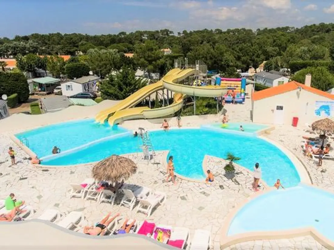 Camping La Parée Du Jonc  3 étoiles★★★