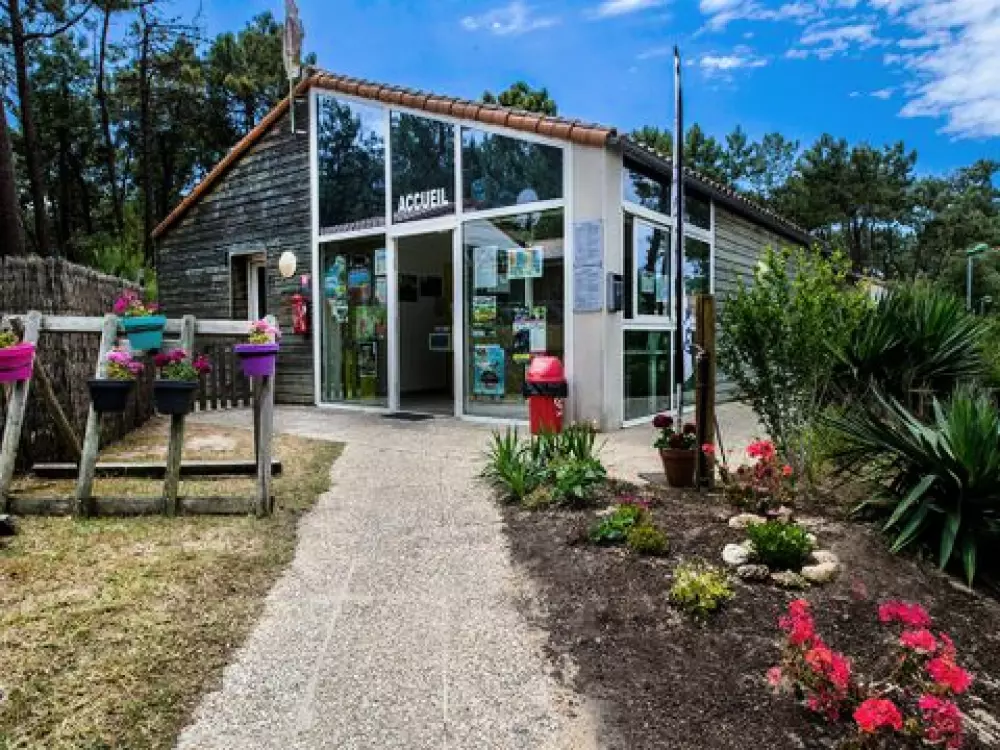 Camping Le Chenal  3 étoiles★★★