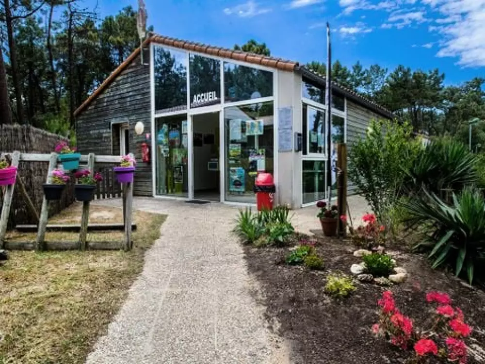 Camping Le Chenal  3 étoiles★★★