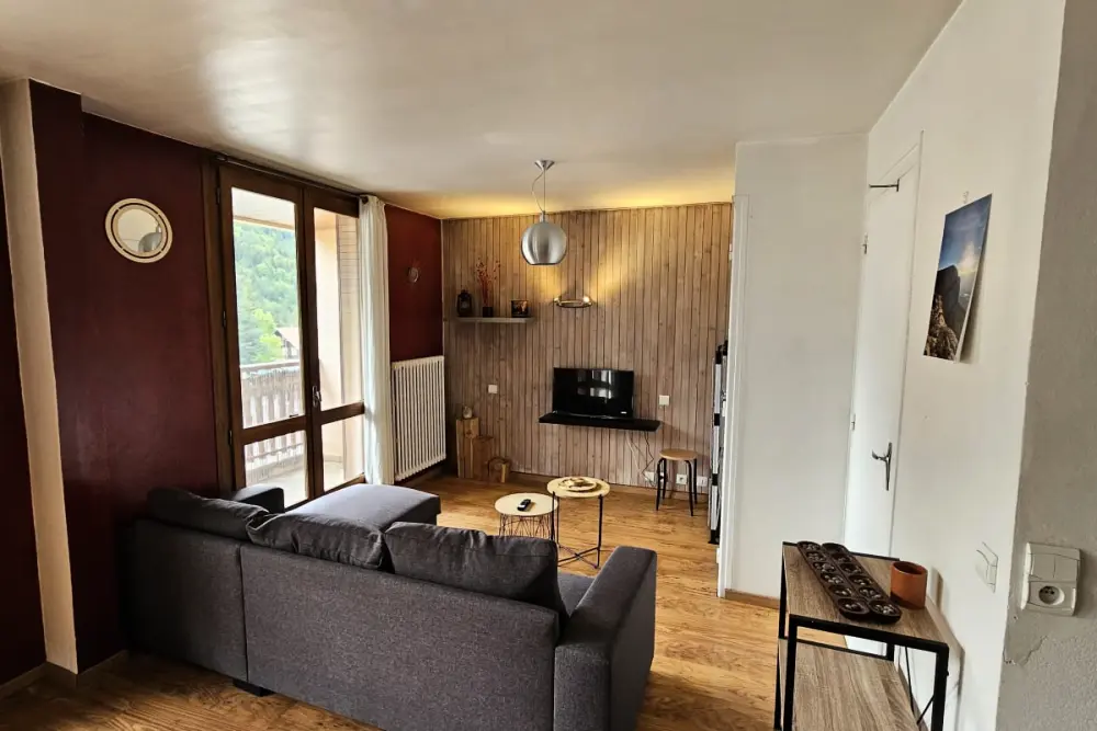 Appartement 2 Chambres Sur La Place Du Village