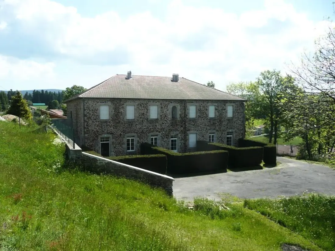 Maison de Vacances Saint-Julien-Molhesabate 2